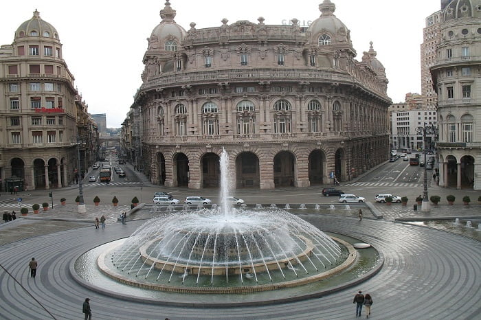 Genova'nın merkezi Piazza De Ferrari