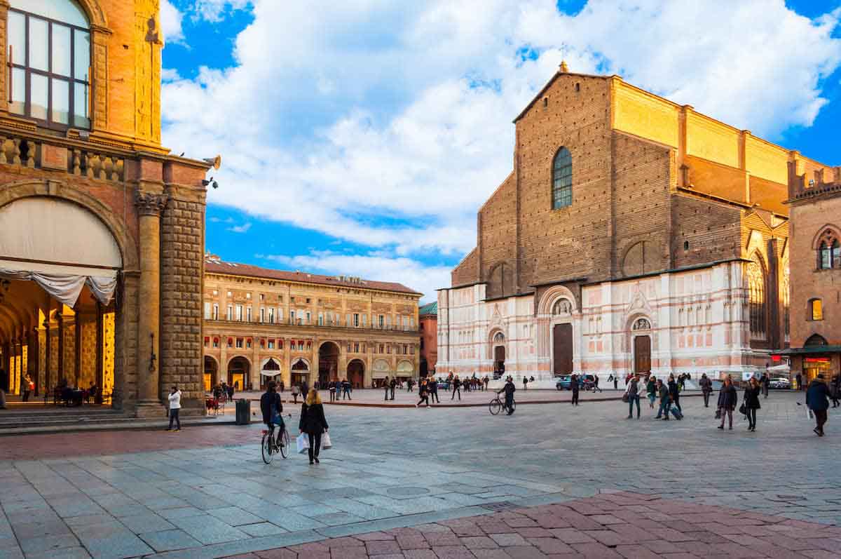 Piazza Maggiore (Maggiore Meydanı) - Bologna Şehri Gezilecek Yerler Nelerdir?