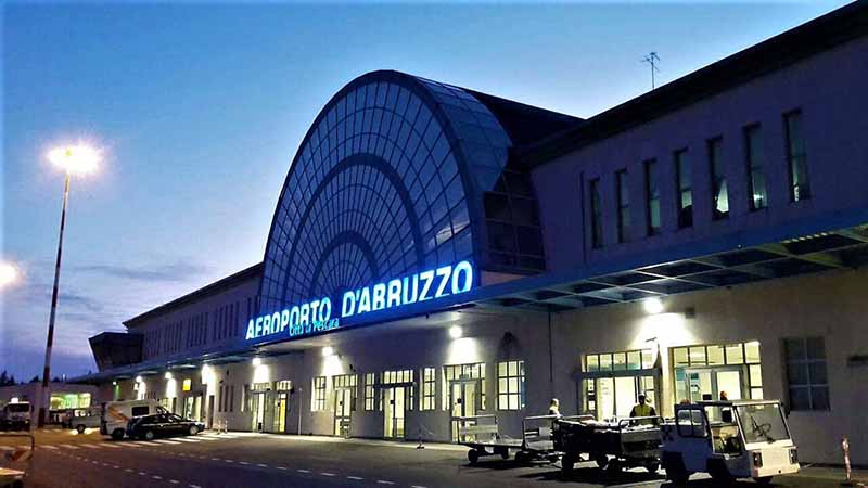Abruzzo Havalimanına | Pescara, İtalya