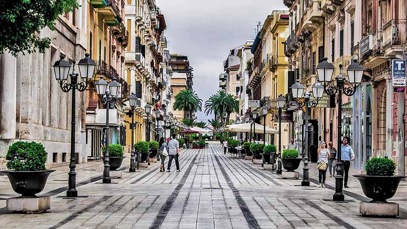 İtalya'da Alışveriş Yapabileceğiniz Yerler | Taranto Şehri
